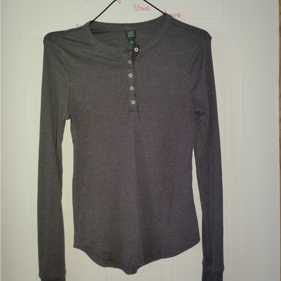 wild fable Tops - Wild Fable Gray Fitted Long Sleeve Tee